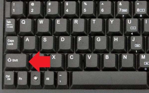 Изменение параметров помощи при вводе текста для клавиатуры Magic Keyboard с iPhone